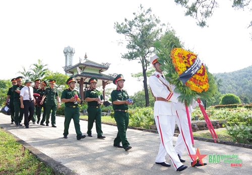 Tỉnh Thừa Thiên Huế tổ chức Lễ truy điệu và an táng 16 hài cốt liệt sĩ hy sinh tại Lào
